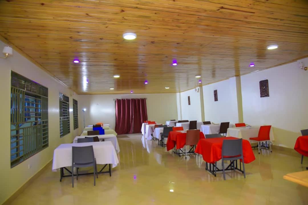 Golden View Hotel Ibanda Zewnętrze zdjęcie