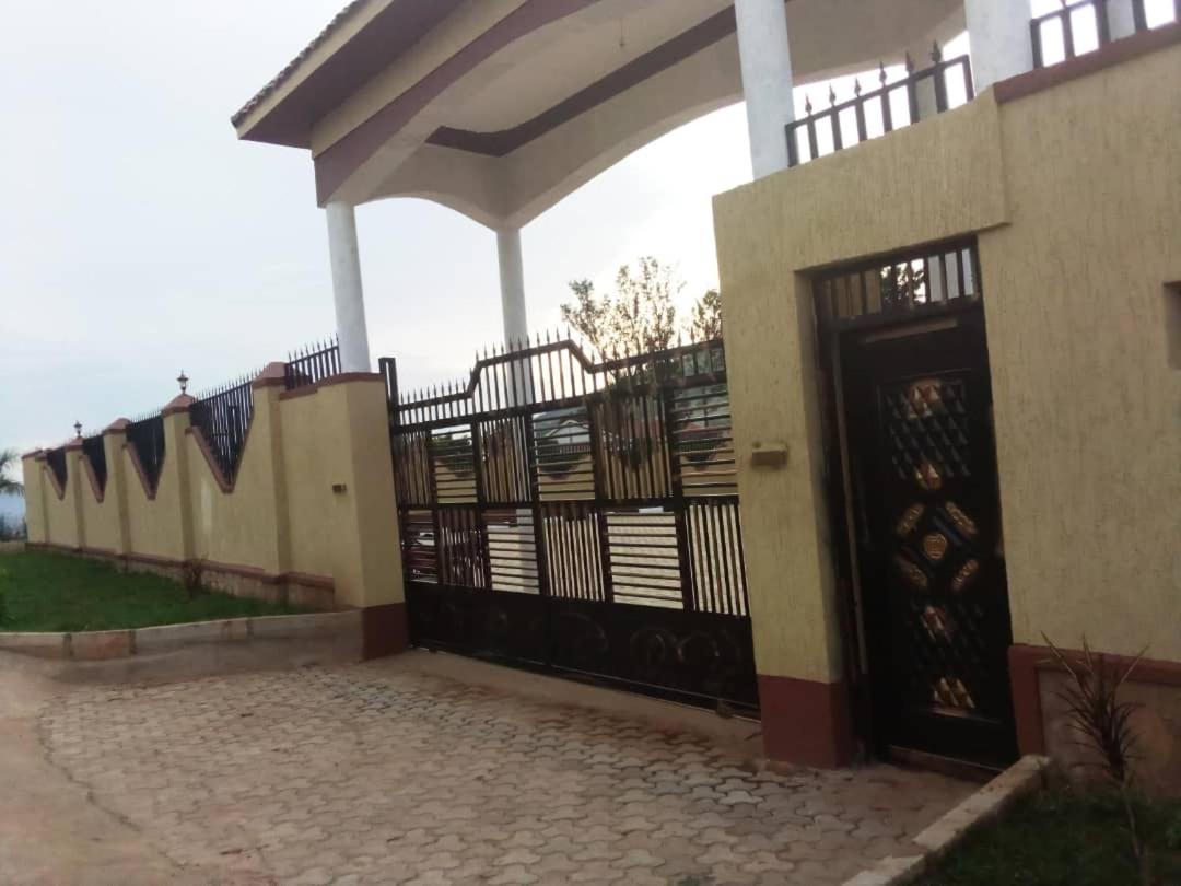 Golden View Hotel Ibanda Zewnętrze zdjęcie